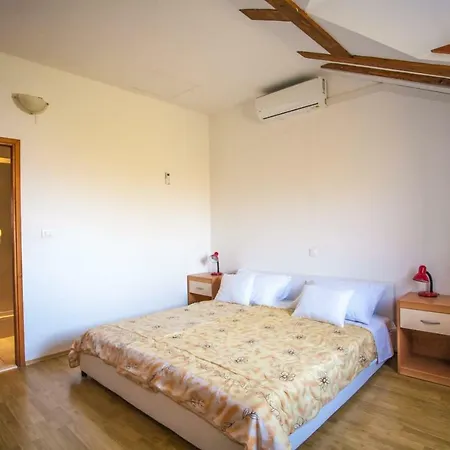 Konukevi Boras Lux 4*