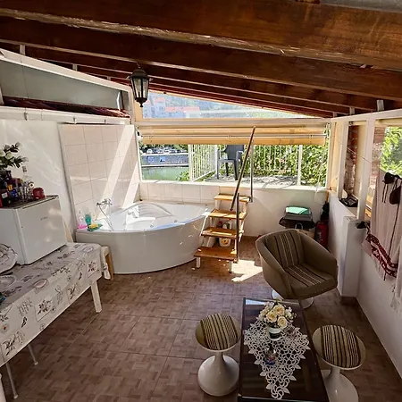 Πανσιόν Boras Lux 4*