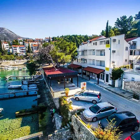 Boras Lux 4* 챠브타트